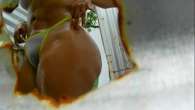 Chica bronceada y culona captada en cabina