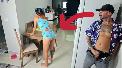 Eu fico de pau duro pela minha meia-irma!