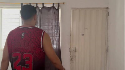 LA CACHONDA DE MI VECINA ME PIDE QUE LA DEJE DESCANSAR EN CASA MIENTRAS SU MARIDO NO ESTA Y ELLA ME PIDE QUE LE DE UNA RICA FOLLADA SEXO DURO