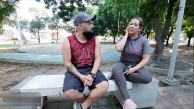 Me encuentro en el parque a una compañera y la invito a mi casa y recordamos viejos tiempos cojiendo salvaje y llenándola se semen como ella lo necesitaba – Porno en Español