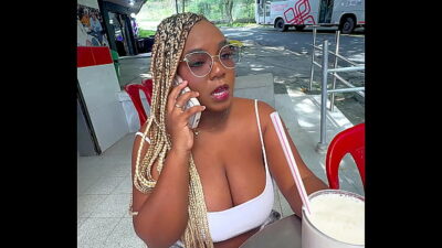 Mi hermanastra se enoja por qué no la e follado duro