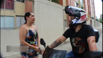 Perra desconocida no tiene dinero me paga el transporte con una gran follada – Porno En Español