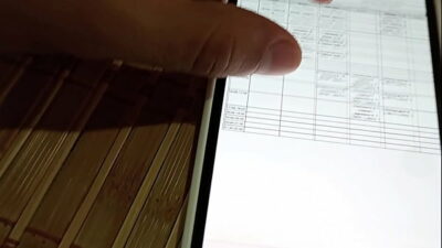 por las malas notas de la universidad, me follan muy duro.