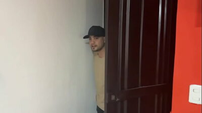 Puta Ingeniera aprendiz recibe dura follada como pago por sus servicios laborales