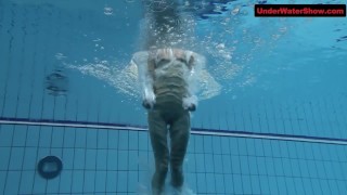 Bouncing booty in a underwater show