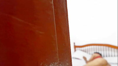 Fodo com os dedos a bunda grande e bonita da minha madrasta