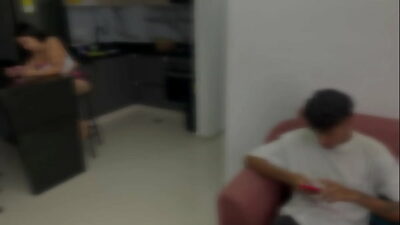 Latina MILF seduce a su maestro de canto y le ruega que la penetre duro hasta hacerle venir a chorros. H.L.