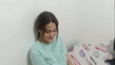 Timida hermanastra paga nuevo telefono con sexo duro y venida en su gran culo.